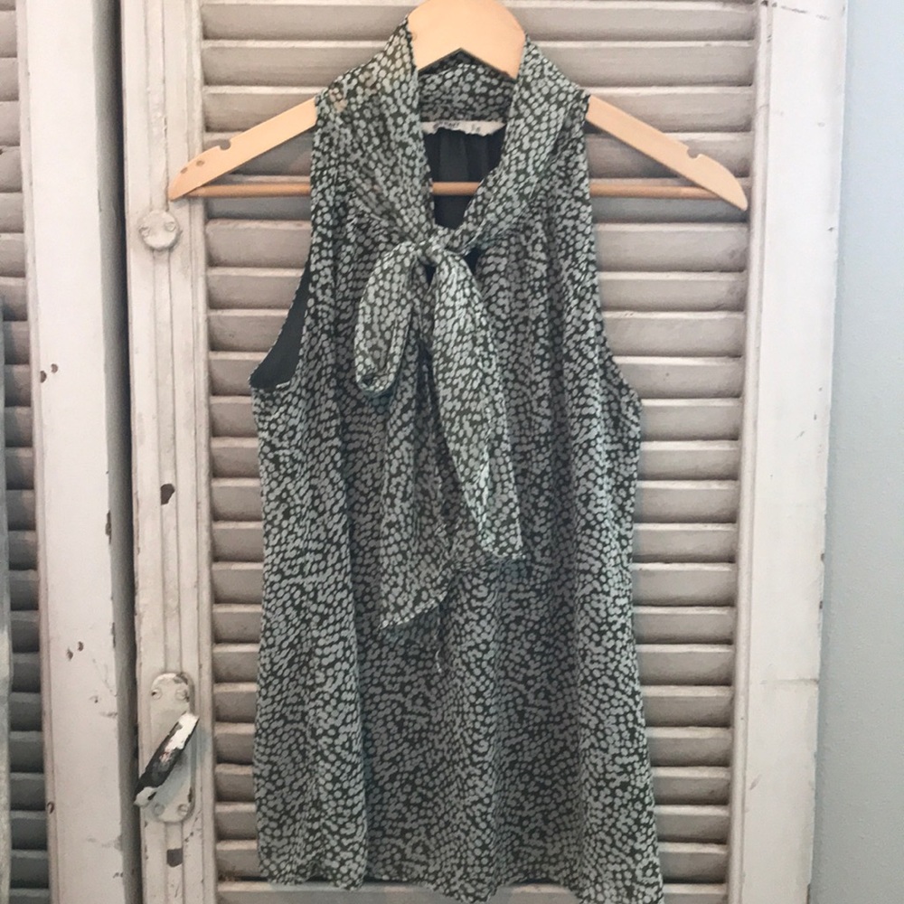 Sleeveless blouse